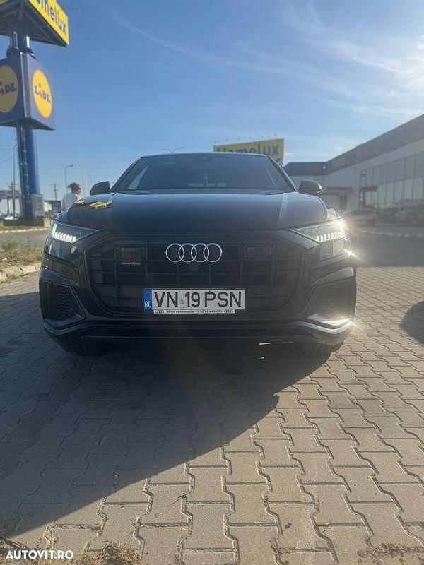 Culoarenegru Utilizat 2020 Audi Q8 S-Line SUV | 41.990 EUR - Imagine 1/4