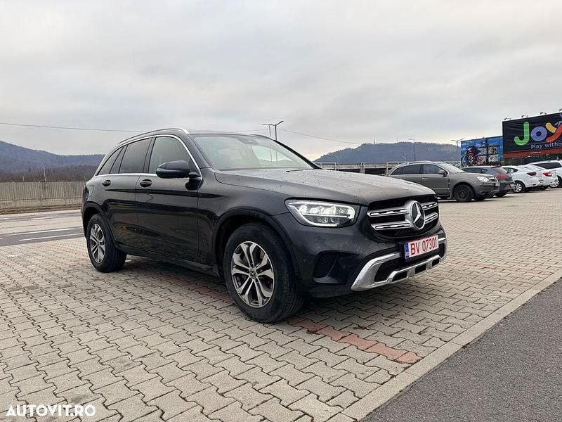 Second-hand Mercedes GLC220 AMG line 194 CP (142 kW) 2020 Culoarenegru SUV