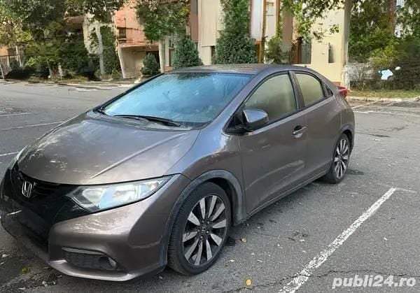 Second-hand Honda Civic Comfort 140 CP (102 kW) 2014 Maro Break