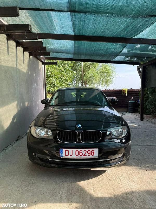 Culoarenegru Utilizat 2009 BMW 116 Hatchback | 2.700 EUR (Preț bun) - Imagine 1/4