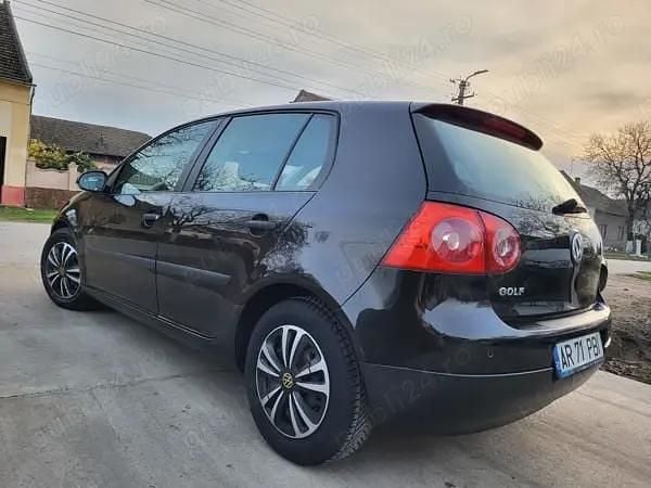 Utilizat 2005 VW Golf V Hatchback | 2.150 EUR (Preț OK) - Imagine 1/4