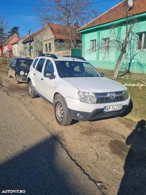 Alb Utilizat 2011 Dacia Duster SUV | 2.950 EUR (Preț OK) - Imagine 1/4