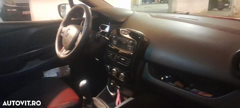 Second-hand Renault Clio GrandTour Life 73 CP (53 kW) 2015 Culoarerosu Break