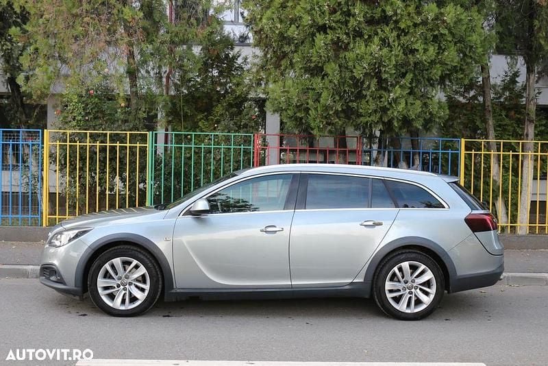 Second-hand Opel Insignia 195 CP (143 kW) 2013 Culoarealbastru Break