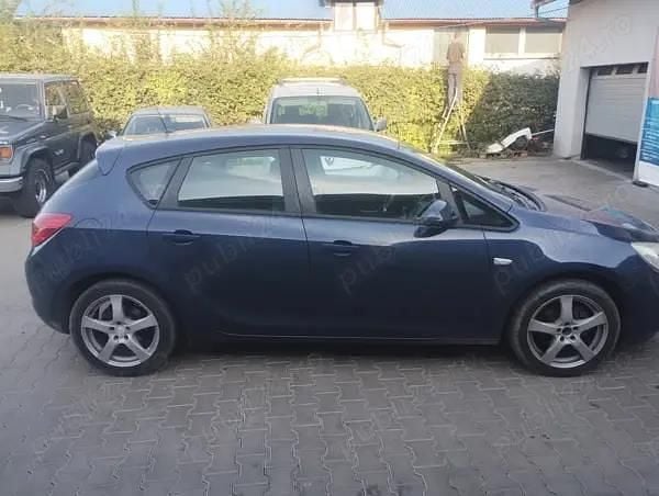 Second-hand Opel Astra 140 CP (102 kW) 2010 Hatchback
