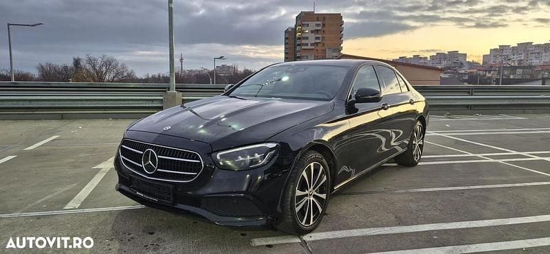 Culoarenegru Second-hand 2020 Mercedes E300 Berlinǎ | 24.999 EUR (Preț bun) - Imagine 1/4