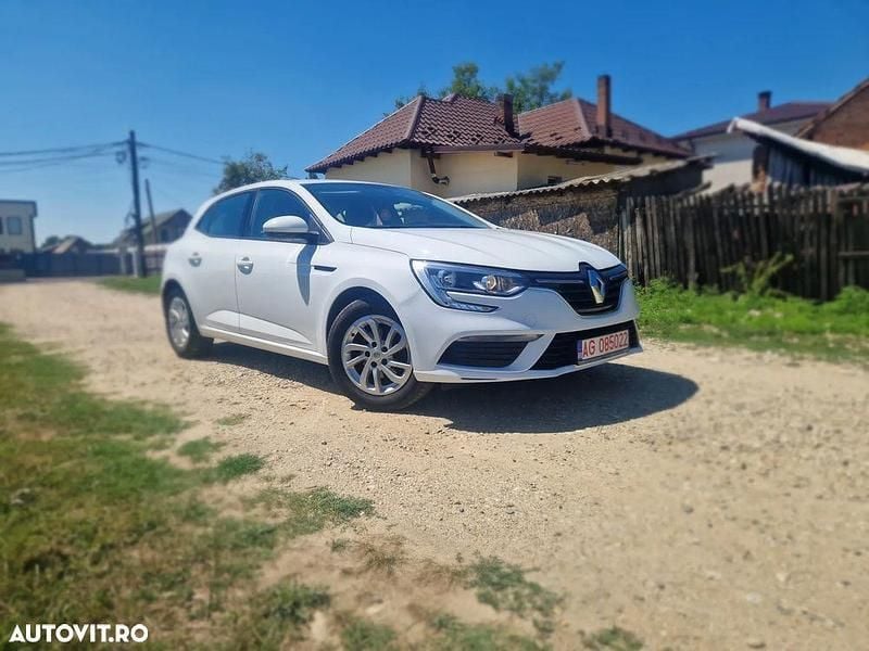 Culoarealb Utilizat 2018 Renault Mégane IV Berlinǎ | 8.500 EUR (Super Preț) - Imagine 1/4