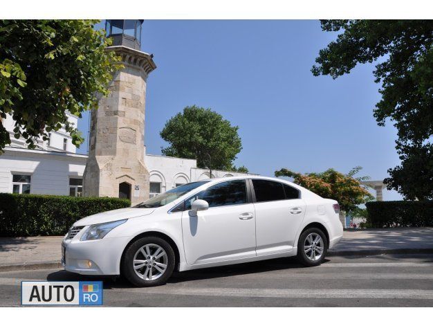 Alb Utilizat 2011 Toyota Avensis Berlinǎ | 8.900 EUR - Imagine 1/4