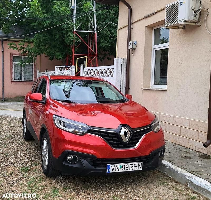 Culoarerosu Utilizat 2017 Renault Kadjar Zen SUV | 13.500 EUR (Preț OK) - Imagine 1/4