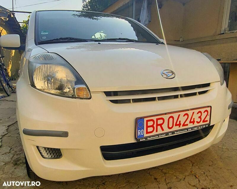 Second-hand Daihatsu Sirion 70 CP (51 kW) 2011 Alb Hatchback