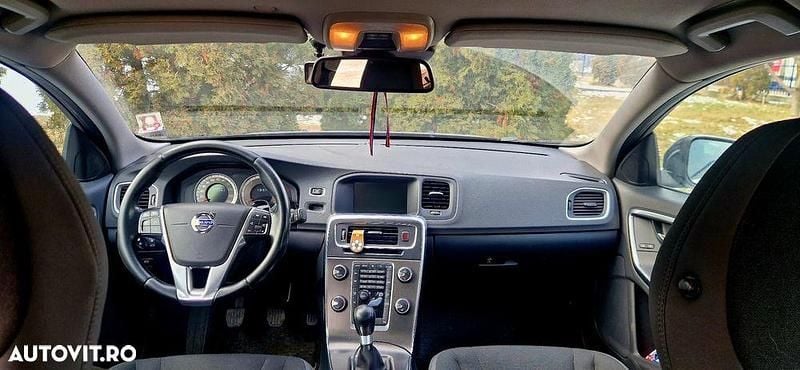 Second-hand Volvo S60 Momentum 163 CP (119 kW) 2012 Culoarealbastru Berlinǎ