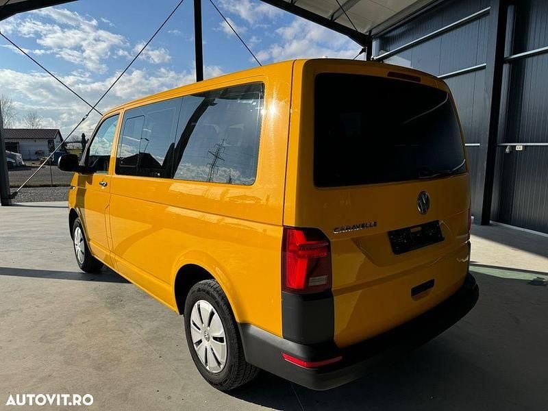 Second-hand VW Caravelle Highline 150 CP (110 kW) 2021 Culoaregalbeuriu Monovolum