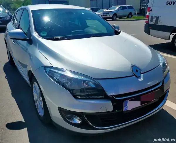Argintiu Utilizat 2012 Renault Mégane III Hatchback | 5.800 EUR (Puțin scump) - Imagine 1/4