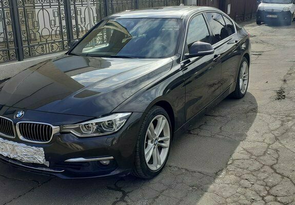 Maro Utilizat 2017 BMW 320 Sport Line Berlinǎ | 25.900 EUR (Scump) - Imagine 1/4