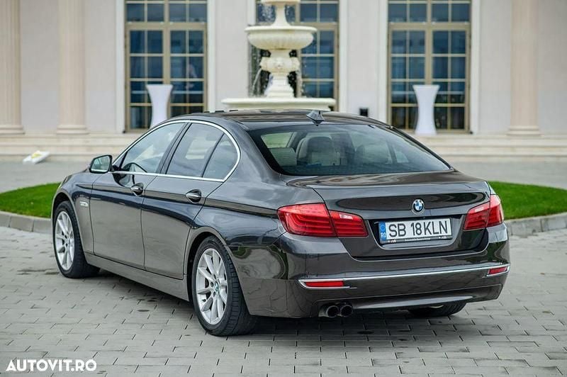 Second-hand BMW 530 Luxury Line 258 CP (189 kW) 2014 Culoaremaro Berlinǎ