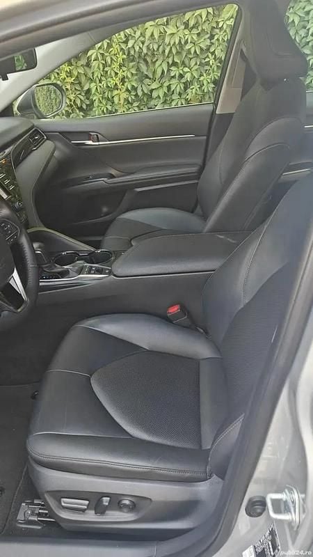 Second-hand Toyota Camry 222 CP (163 kW) 2020 Berlinǎ