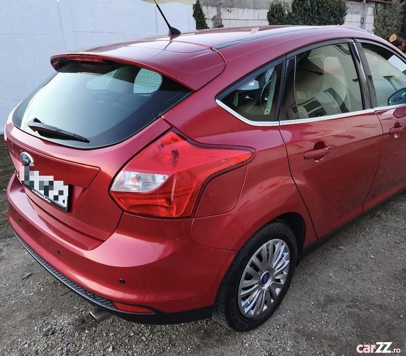 Second-hand Ford Focus 182 CP (133 kW) 2011 Roșu Hatchback