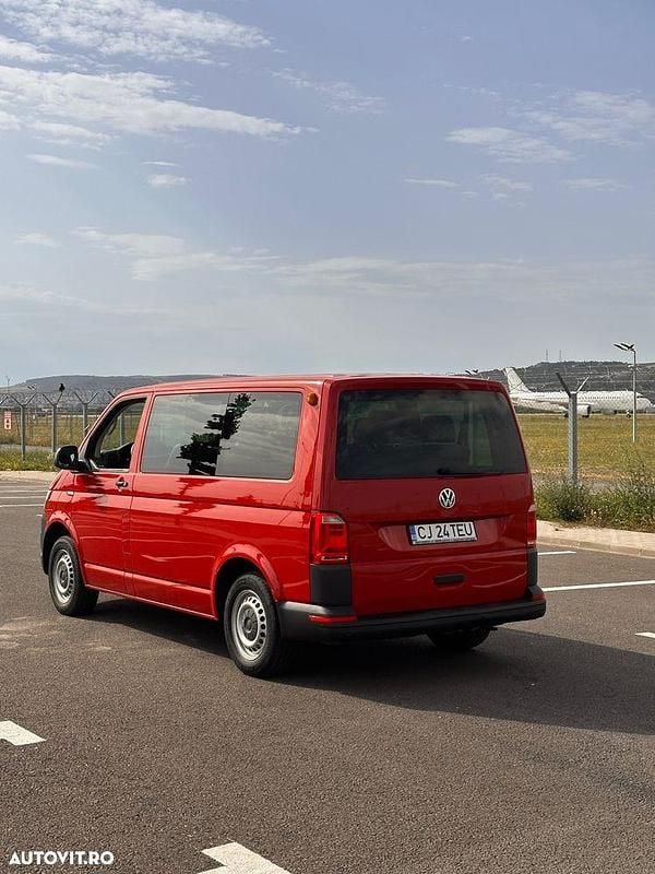 Second-hand VW Transporter Comfortline 84 CP (61 kW) 2017 Culoarerosu Van