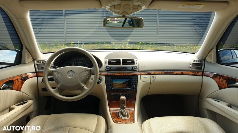 Negru Utilizat 2006 Mercedes E280 Berlinǎ | 10.200 EUR - Imagine 1/4