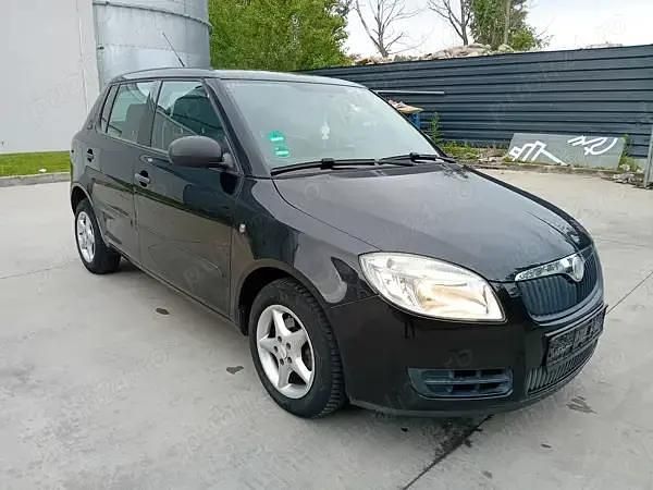 Negru Utilizat 2010 Skoda Fabia Classic Hatchback | 2.599 EUR (Preț OK) - Imagine 1/4