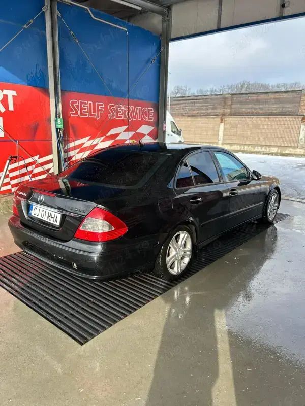 Negru Utilizat 2007 Mercedes E220 Berlinǎ | 20.100 EUR - Imagine 1/4