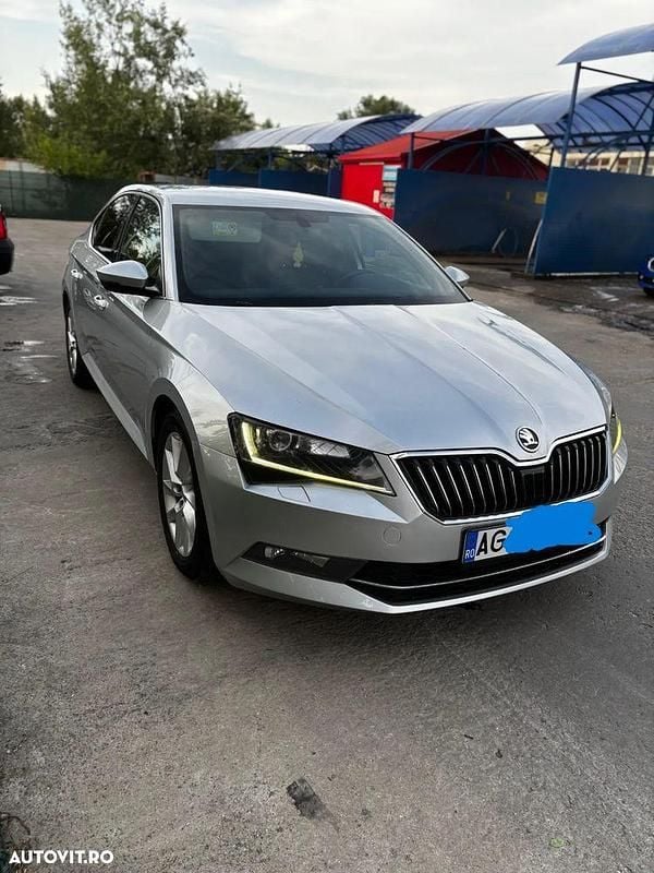Gri Utilizat 2018 Skoda Superb Style Berlinǎ | 13.250 EUR (Super Preț) - Imagine 1/4