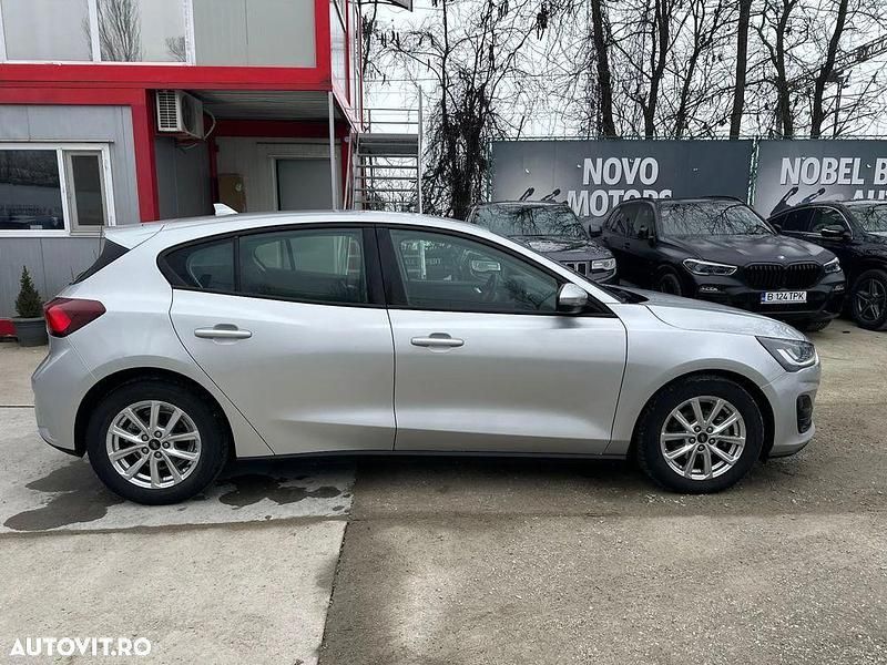Second-hand Ford Focus 120 CP (88 kW) 2022 Culoareargint Hatchback
