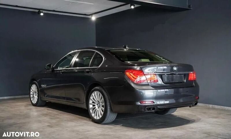 Second-hand BMW 750 Comfort Edition 407 CP (299 kW) 2010 Gri Berlinǎ