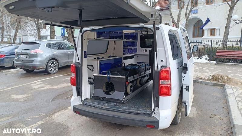 Second-hand Opel Vivaro 180 CP (132 kW) 2023 Culoarealb Monovolum