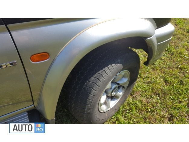 Second-hand Mitsubishi L200 100 CP (73 kW) 2000 Negru Pickup