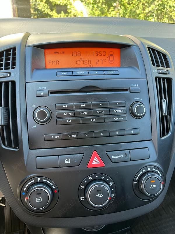 Second-hand Kia Ceed 109 CP (80 kW) 2008 Negru Hatchback