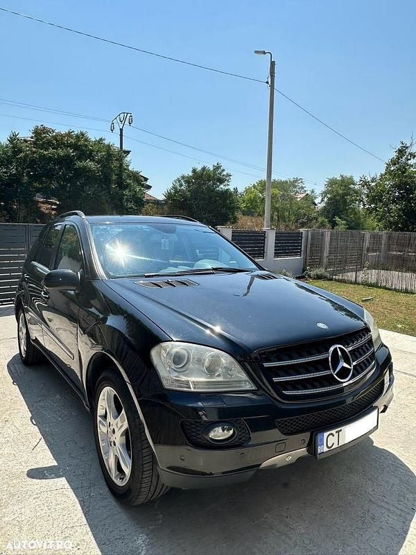 Culoarenegru Utilizat 2007 Mercedes ML320 SUV | 6.650 EUR (Preț OK) - Imagine 1/4