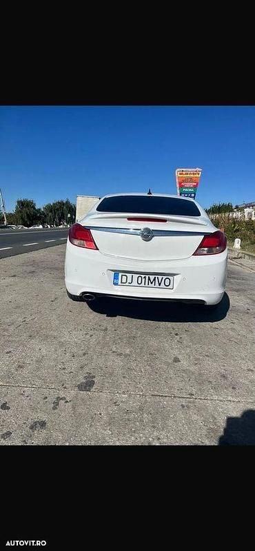 Culoarealb Utilizat 2010 Opel Insignia Design Edition Berlinǎ | 3.500 EUR (Super Preț) - Imagine 1/4