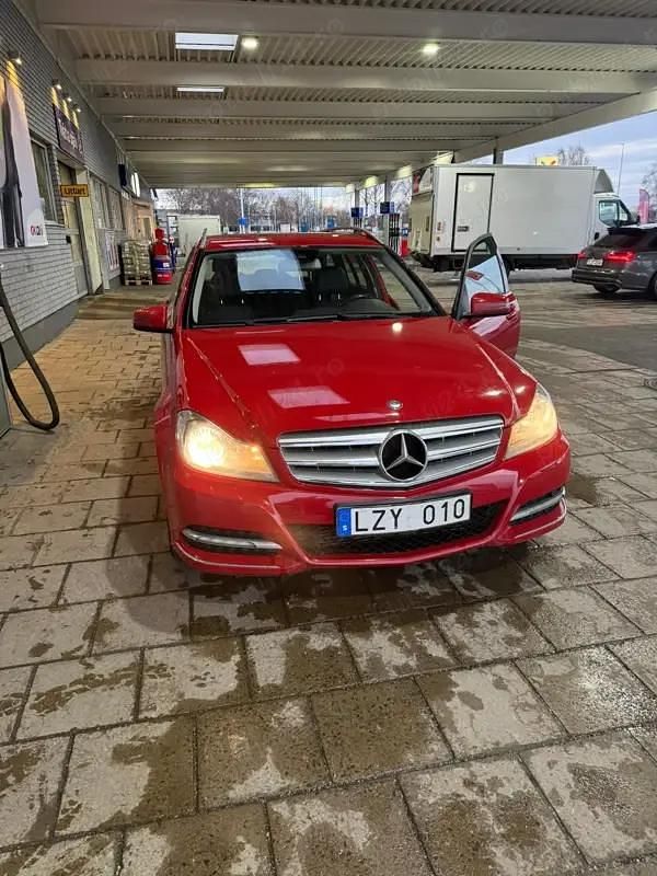 Rosu Second-hand 2012 Mercedes C180 Avantgarde Break | 8.800 EUR (Preț OK) - Imagine 1/4