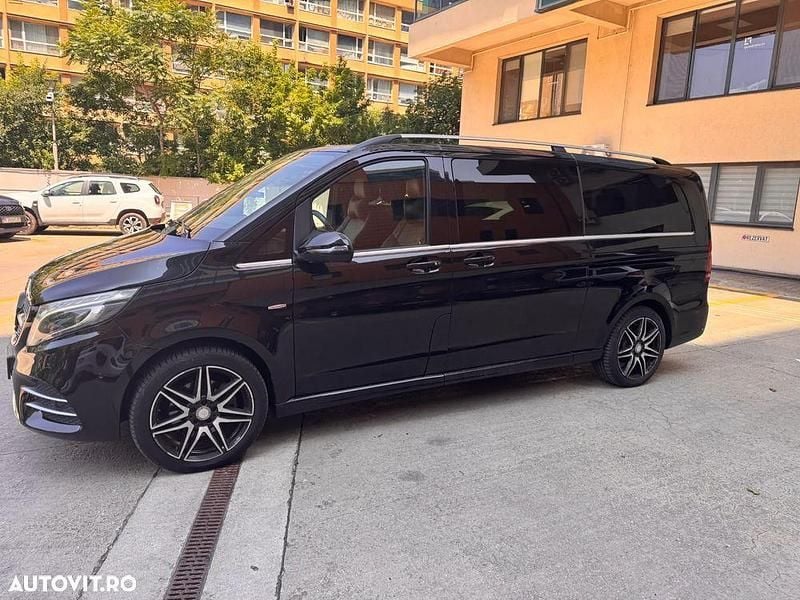 Culoarenegru Utilizat 2017 Mercedes V250 Avantgarde Monovolum | 36.900 EUR (Preț OK) - Imagine 1/4