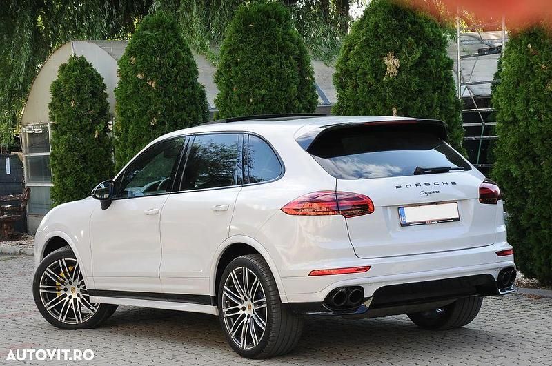 Second-hand Porsche Cayenne 245 CP (180 kW) 2016 Culoarealb SUV