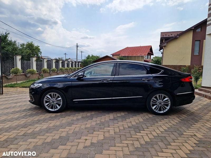 Second-hand Ford Mondeo Vignale 190 CP (139 kW) 2021 Culoarenegru Berlinǎ