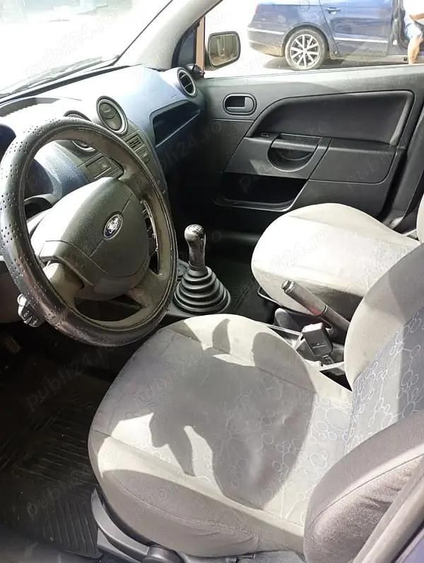 Second-hand Ford Fiesta 75 CP (55 kW) 2006 Albastru Hatchback