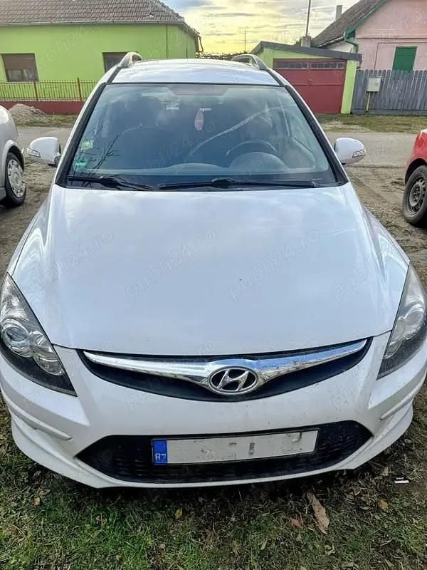 Utilizat 2011 Hyundai i30 Berlinǎ | 2.900 EUR (Preț bun) - Imagine 1/4
