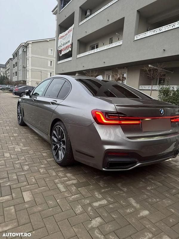 Second-hand BMW 745e 394 CP (289 kW) 2020 Culoaregri Berlinǎ