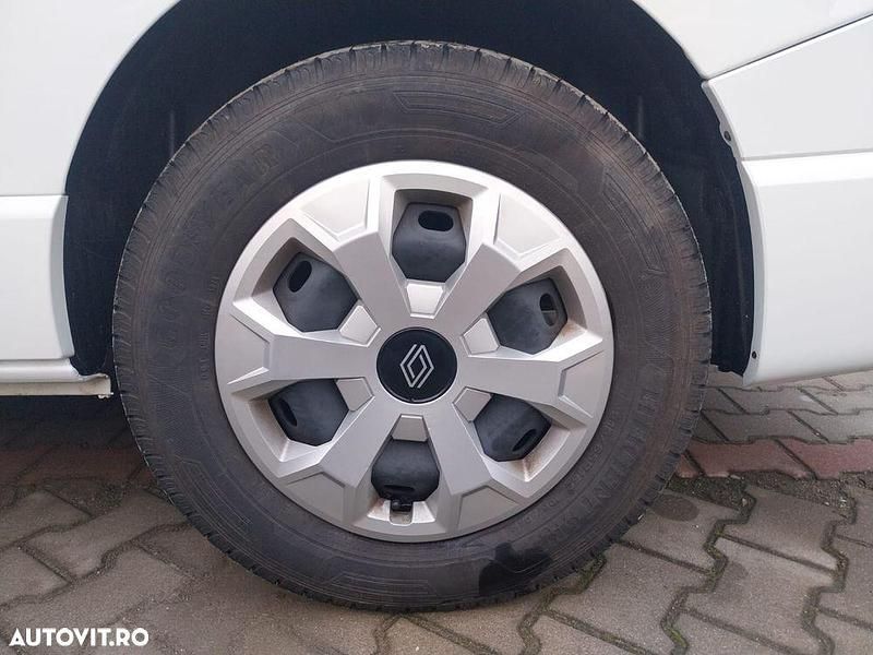 Second-hand Renault Trafic Life 110 CP (80 kW) 2025 Culoarealb Monovolum