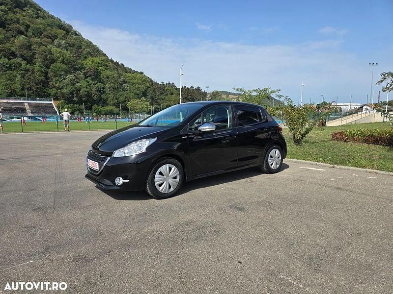 Culoarenegru Utilizat 2014 Peugeot 208 Hatchback | 4.590 EUR (Preț OK) - Imagine 1/4