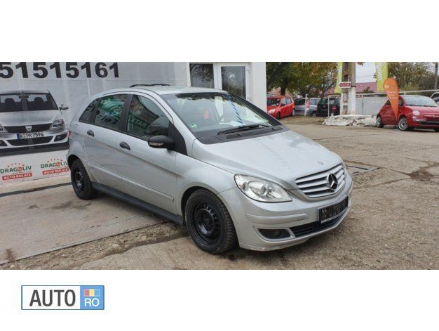 Argintiu Utilizat 2005 Mercedes B180 Monovolum | 3.999 EUR (Scump) - Imagine 1/4