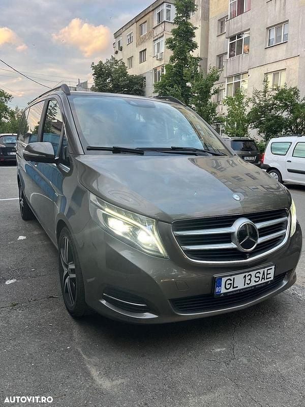 Bej Utilizat 2015 Mercedes V250 Avantgarde Monovolum | 26.800 EUR (Puțin scump) - Imagine 1/4