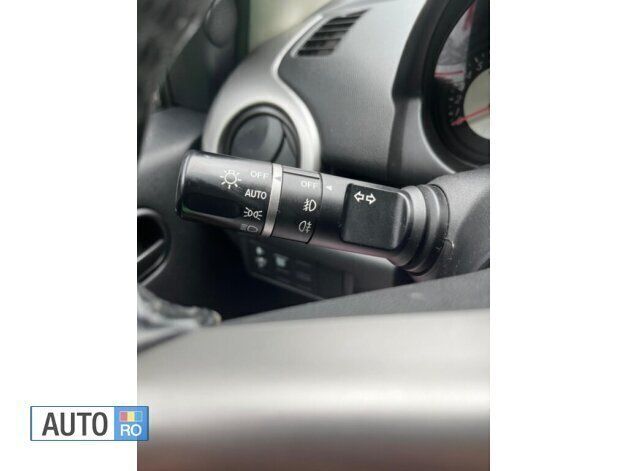 Second-hand Mazda 2 63 CP (46 kW) 2007 Verde Hatchback