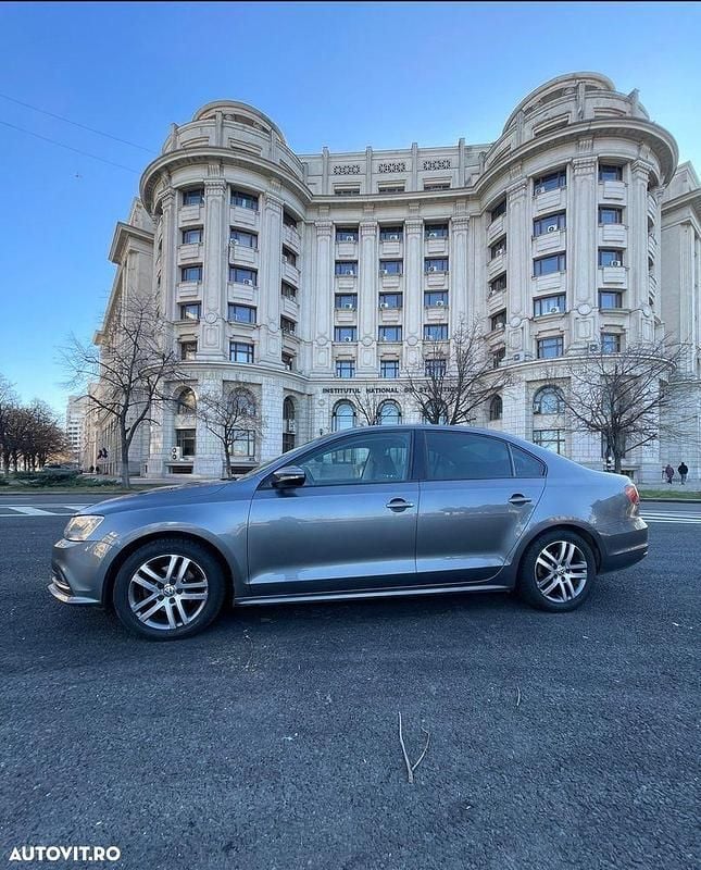 Gri Utilizat 2017 VW Jetta Berlinǎ | 9.300 EUR (Preț OK) - Imagine 1/4