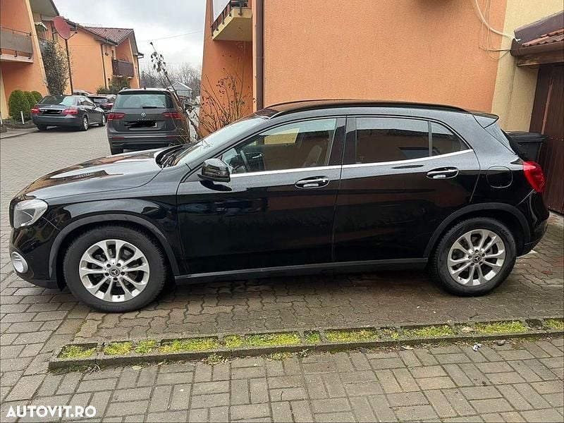 Second-hand Mercedes GLA200 136 CP (100 kW) 2018 Culoarenegru SUV