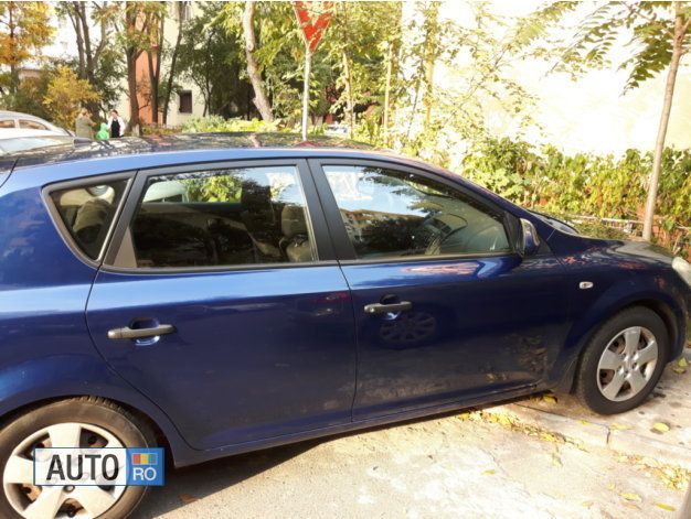 Albastru Utilizat 2007 Kia Ceed Hatchback | 3.300 EUR - Imagine 1/2