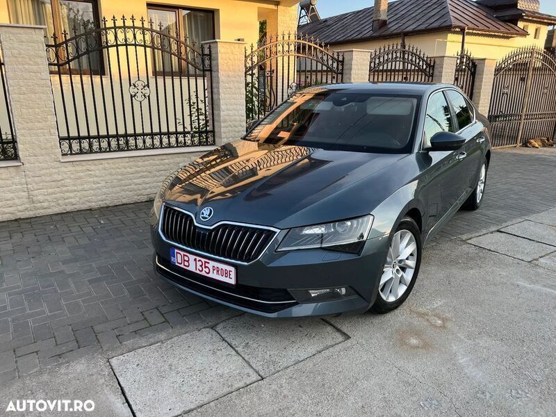 Gri Utilizat 2016 Skoda Superb Premium Edition Berlinǎ | 13.490 EUR (Preț OK) - Imagine 1/4