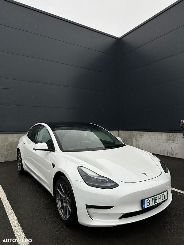 Culoarealb Utilizat 2023 Tesla Model 3 Berlinǎ | 30.900 EUR (Preț OK) - Imagine 1/4